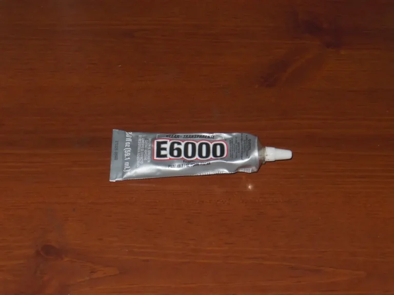 E6000 Fabric And Vinyl Glue